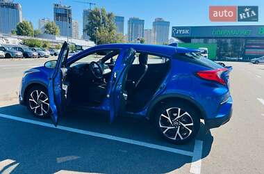 Внедорожник / Кроссовер Toyota C-HR 2017 в 