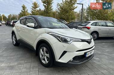 Позашляховик / Кросовер Toyota C-HR 2016 в Києві