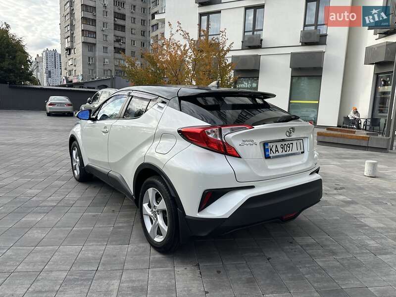 Внедорожник / Кроссовер Toyota C-HR 2016 в Киеве