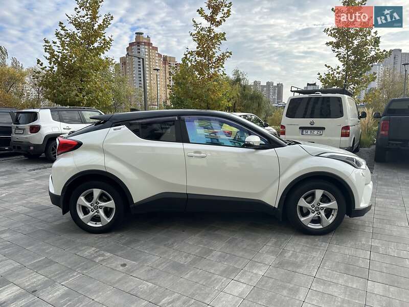 Внедорожник / Кроссовер Toyota C-HR 2016 в Киеве