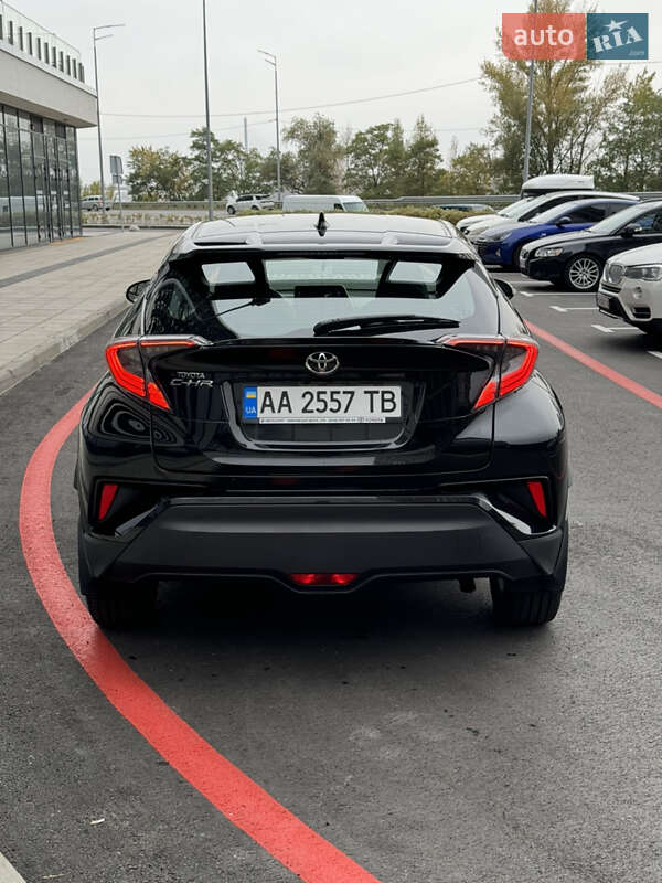 Внедорожник / Кроссовер Toyota C-HR 2018 в Киеве фото 12 Внедорожник / Кроссовер Toyota C-HR 2018 в Киеве