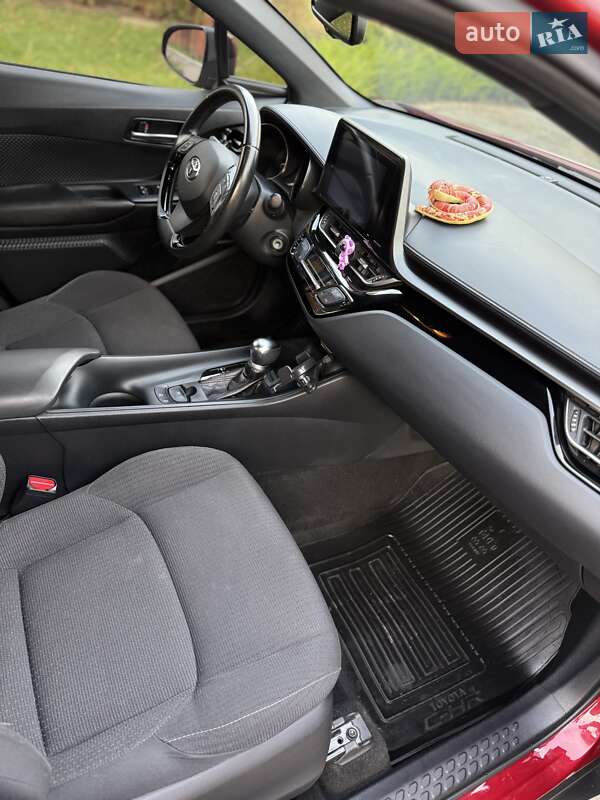 Позашляховик / Кросовер Toyota C-HR 2018 в Дніпрі фото 9 Позашляховик / Кросовер Toyota C-HR 2018 в Дніпрі