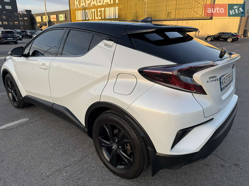 Внедорожник / Кроссовер Toyota C-HR 2017 в Киеве фото 4 Внедорожник / Кроссовер Toyota C-HR 2017 в Киеве