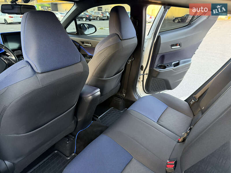 Внедорожник / Кроссовер Toyota C-HR 2017 в Киеве фото 10 Внедорожник / Кроссовер Toyota C-HR 2017 в Киеве