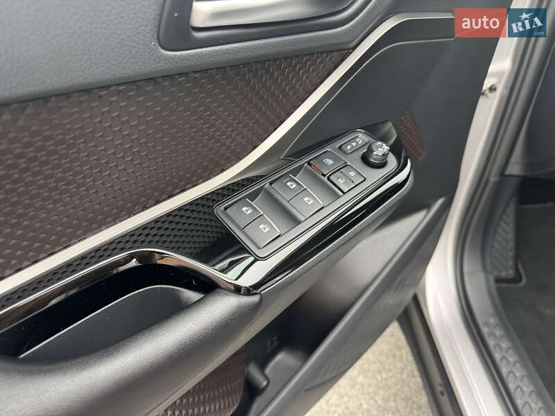 Позашляховик / Кросовер Toyota C-HR 2019 в Дніпрі фото 14 Позашляховик / Кросовер Toyota C-HR 2019 в Дніпрі
