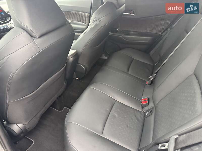 Позашляховик / Кросовер Toyota C-HR 2019 в Дніпрі фото 18 Позашляховик / Кросовер Toyota C-HR 2019 в Дніпрі
