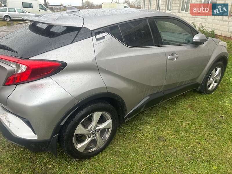 Внедорожник / Кроссовер Toyota C-HR 2016 в Львове
