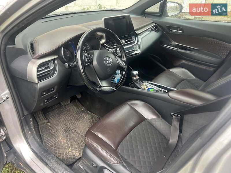 Внедорожник / Кроссовер Toyota C-HR 2016 в Львове