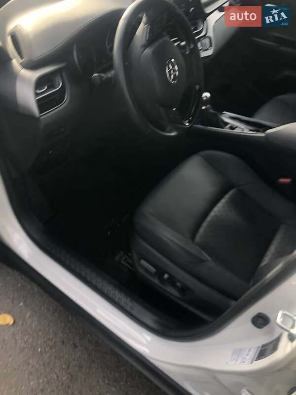 Позашляховик / Кросовер Toyota C-HR 2021 в Києві