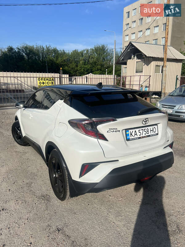 Внедорожник / Кроссовер Toyota C-HR 2017 в Киеве