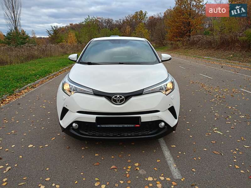 Позашляховик / Кросовер Toyota C-HR 2018 в Києві