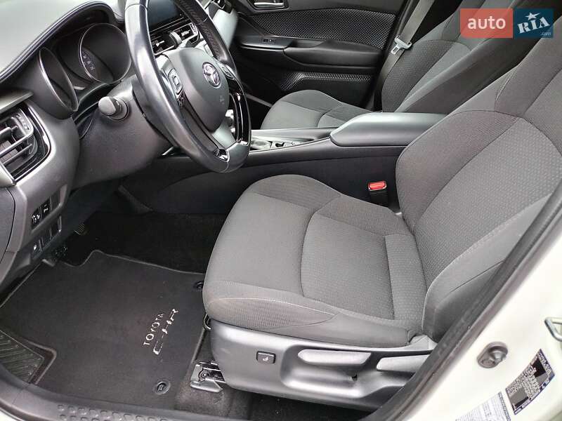 Позашляховик / Кросовер Toyota C-HR 2018 в Києві