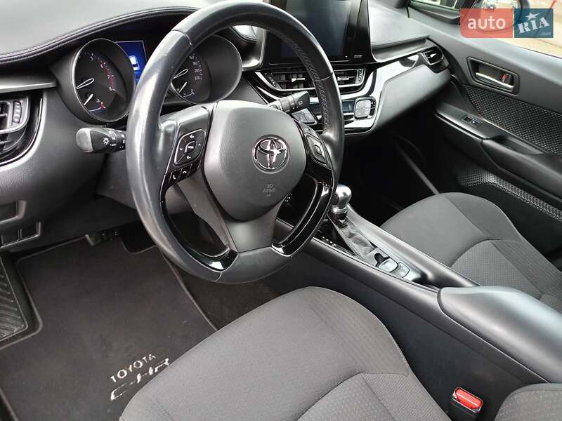 Позашляховик / Кросовер Toyota C-HR 2018 в Києві