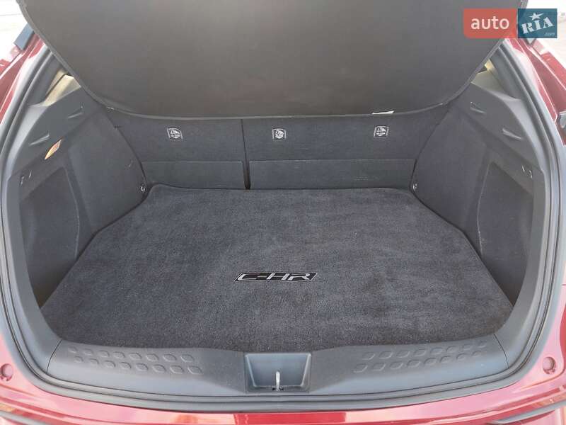 Позашляховик / Кросовер Toyota C-HR 2018 в Києві