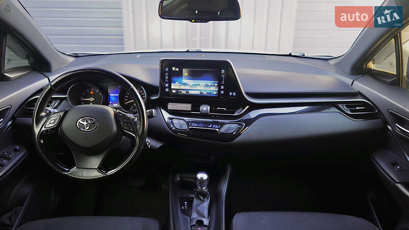 Внедорожник / Кроссовер Toyota C-HR 2017 в Львове фото 24 Внедорожник / Кроссовер Toyota C-HR 2017 в Львове