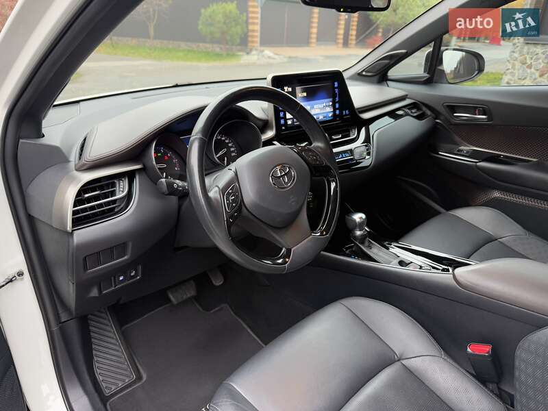 Позашляховик / Кросовер Toyota C-HR 2018 в Києві фото 24 Позашляховик / Кросовер Toyota C-HR 2018 в Києві