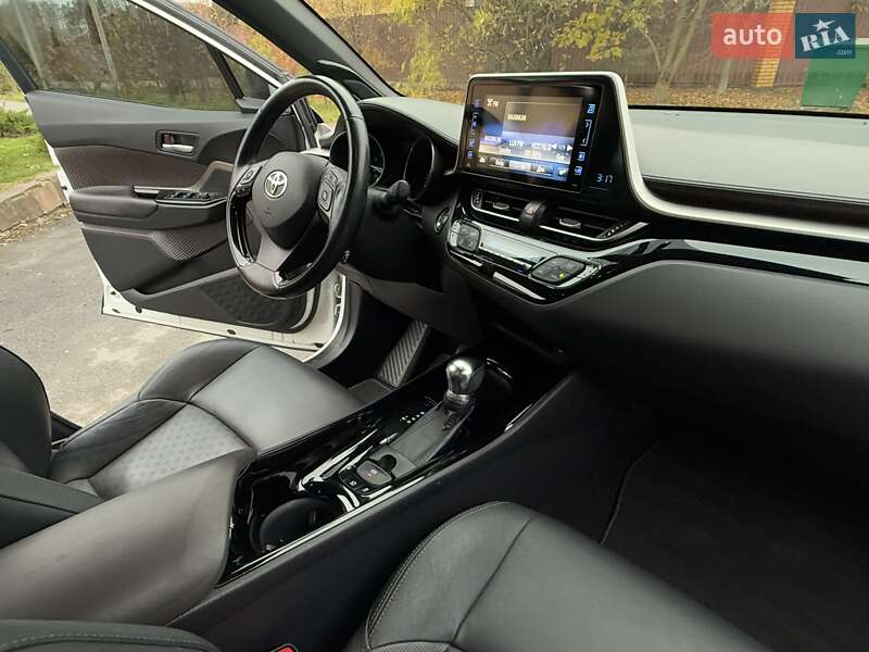 Позашляховик / Кросовер Toyota C-HR 2018 в Києві фото 34 Позашляховик / Кросовер Toyota C-HR 2018 в Києві