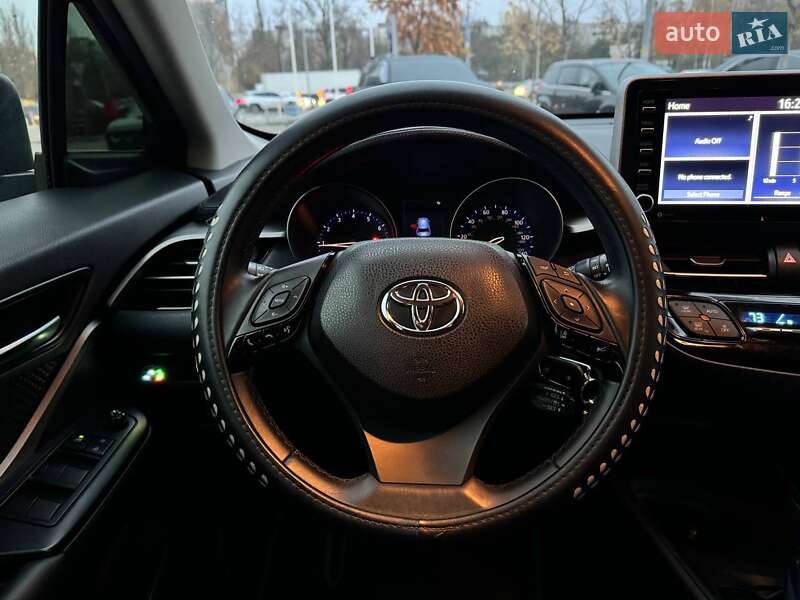 Внедорожник / Кроссовер Toyota C-HR 2019 в Киеве