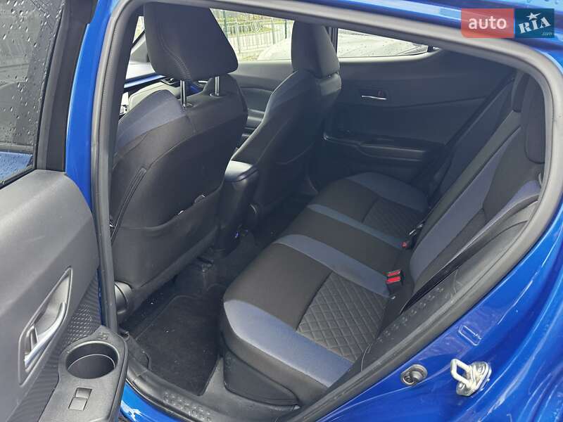 Позашляховик / Кросовер Toyota C-HR 2021 в Києві фото 10 Позашляховик / Кросовер Toyota C-HR 2021 в Києві