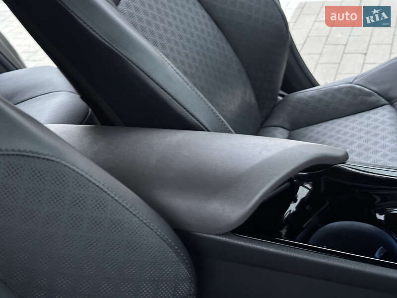 Внедорожник / Кроссовер Toyota C-HR 2020 в Одессе фото 39 Внедорожник / Кроссовер Toyota C-HR 2020 в Одессе