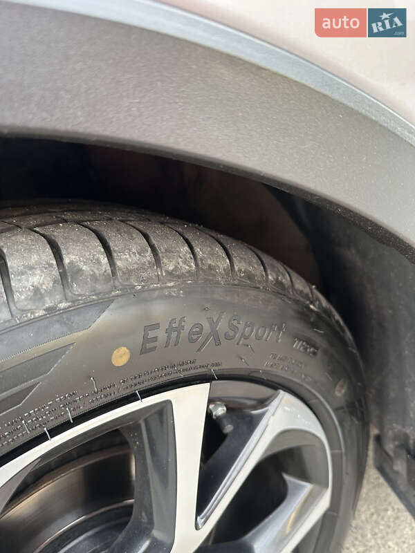 Позашляховик / Кросовер Toyota C-HR 2017 в Ковелі фото 13 Позашляховик / Кросовер Toyota C-HR 2017 в Ковелі