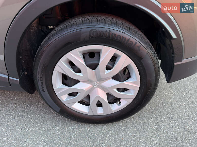 Внедорожник / Кроссовер Toyota C-HR 2021 в Киеве