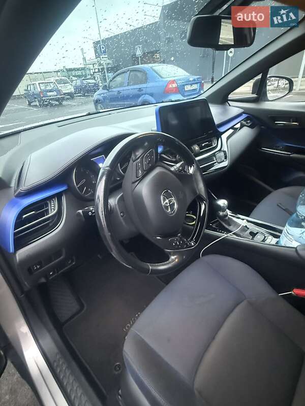 Внедорожник / Кроссовер Toyota C-HR 2016 в Киеве фото 12 Внедорожник / Кроссовер Toyota C-HR 2016 в Киеве