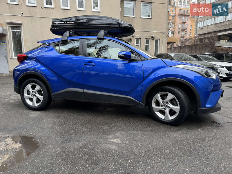 Внедорожник / Кроссовер Toyota C-HR 2017 в Киеве
