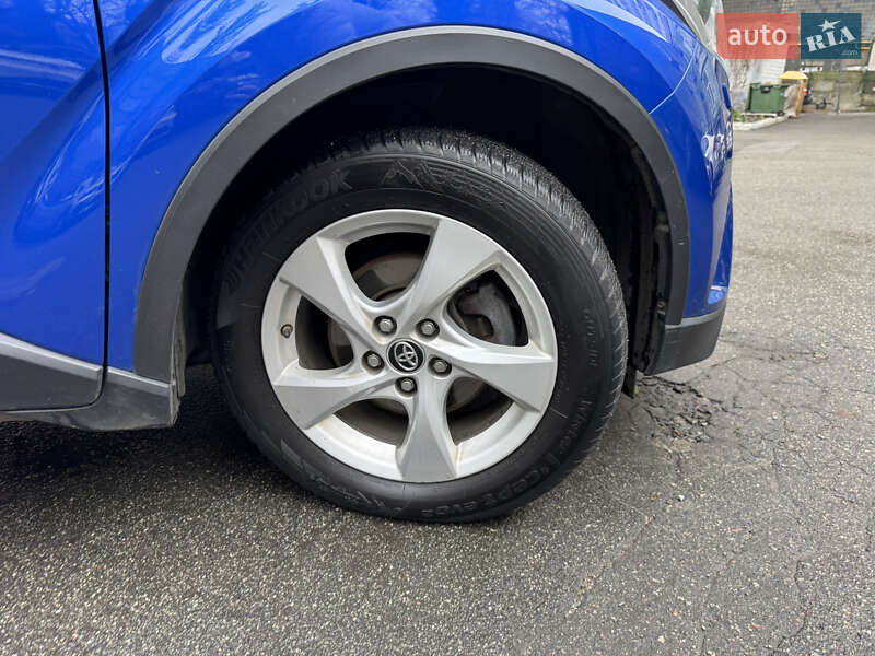 Внедорожник / Кроссовер Toyota C-HR 2017 в Киеве