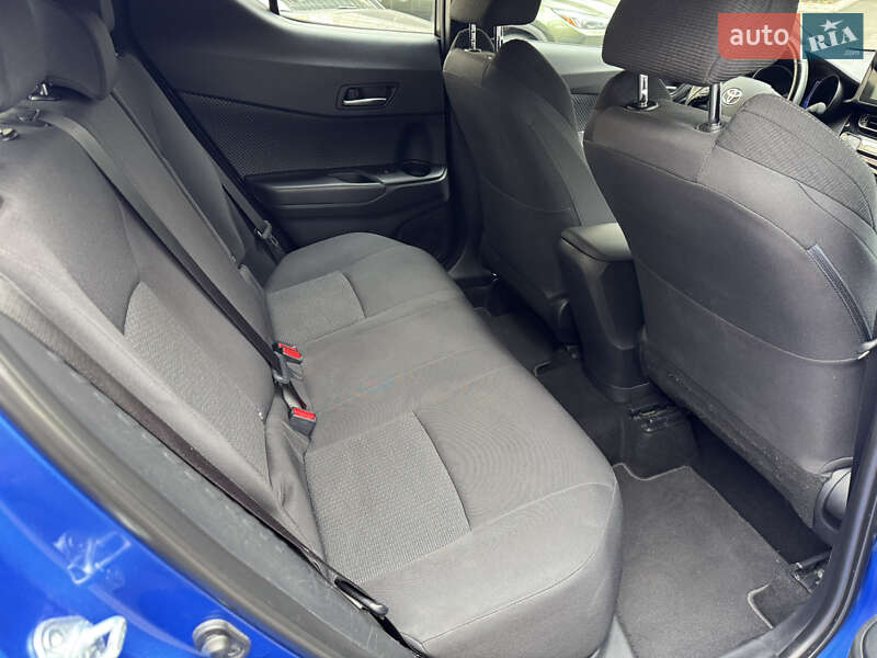 Внедорожник / Кроссовер Toyota C-HR 2017 в Киеве