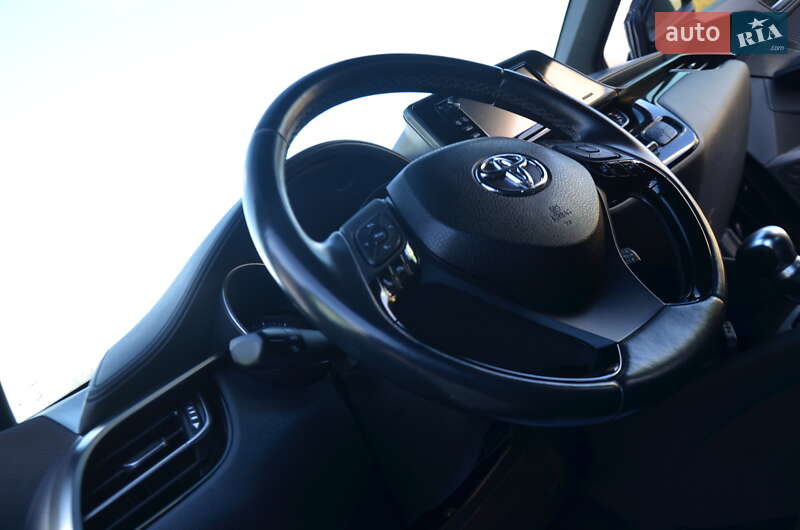 Внедорожник / Кроссовер Toyota C-HR 2018 в Дрогобыче