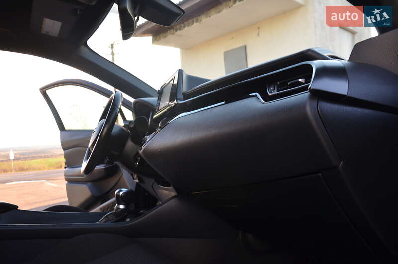 Внедорожник / Кроссовер Toyota C-HR 2018 в Дрогобыче