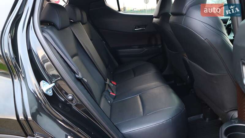 Внедорожник / Кроссовер Toyota C-HR 2018 в Киеве