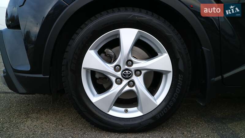 Внедорожник / Кроссовер Toyota C-HR 2018 в Киеве