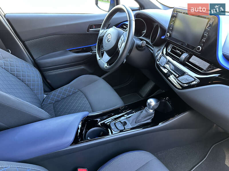 Внедорожник / Кроссовер Toyota C-HR 2019 в Харькове