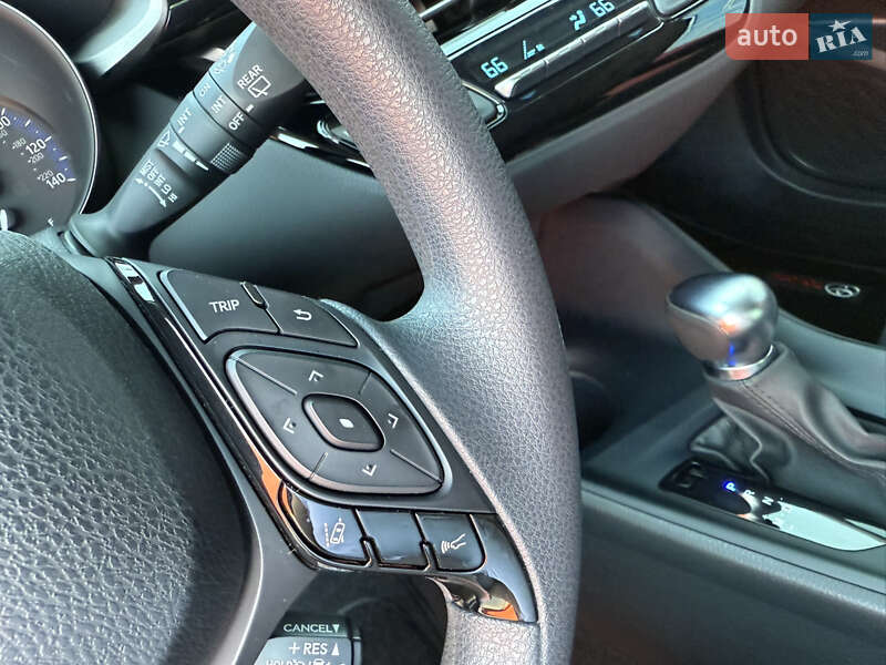 Внедорожник / Кроссовер Toyota C-HR 2021 в Киеве