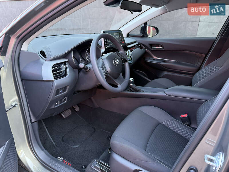 Внедорожник / Кроссовер Toyota C-HR 2021 в Киеве
