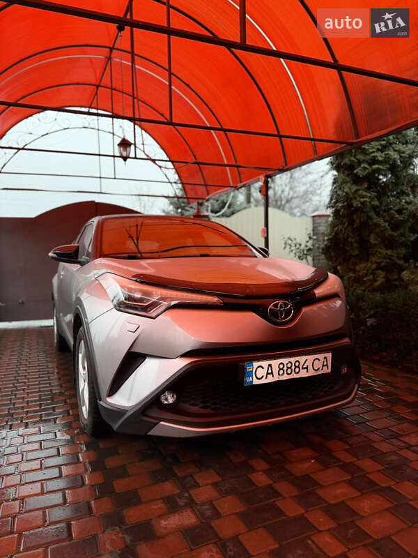 Внедорожник / Кроссовер Toyota C-HR 2016 в Драбове