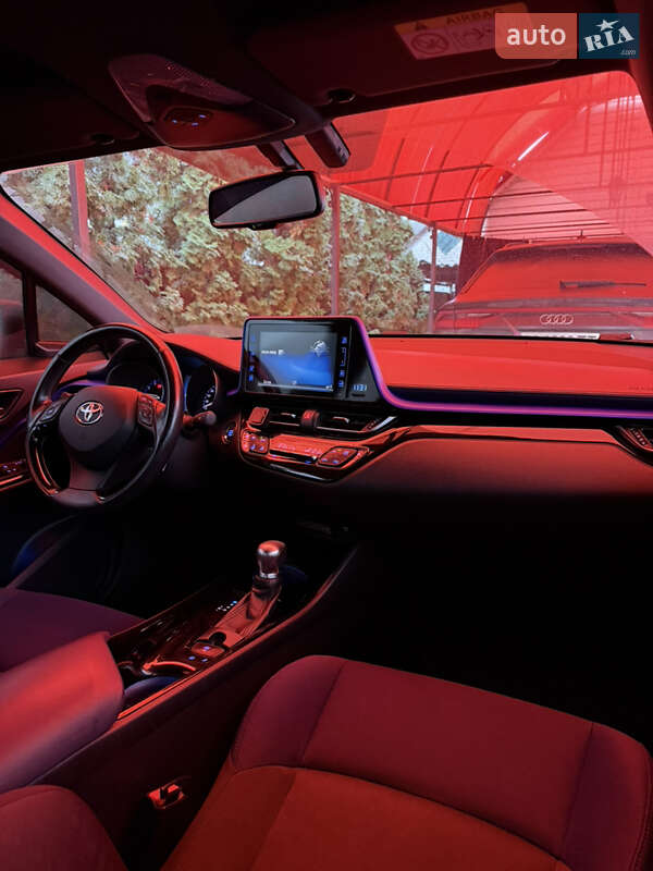 Внедорожник / Кроссовер Toyota C-HR 2016 в Драбове