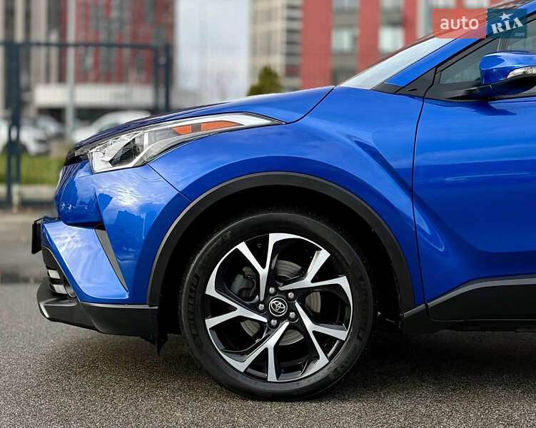 Внедорожник / Кроссовер Toyota C-HR 2019 в Киеве