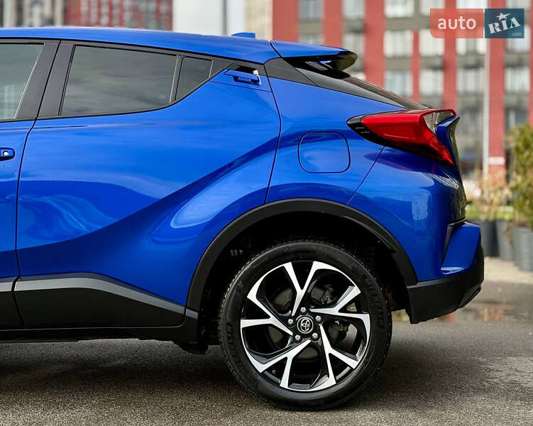 Внедорожник / Кроссовер Toyota C-HR 2019 в Киеве