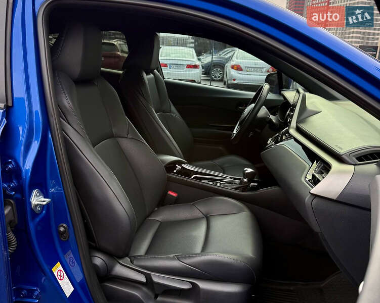 Внедорожник / Кроссовер Toyota C-HR 2019 в Киеве