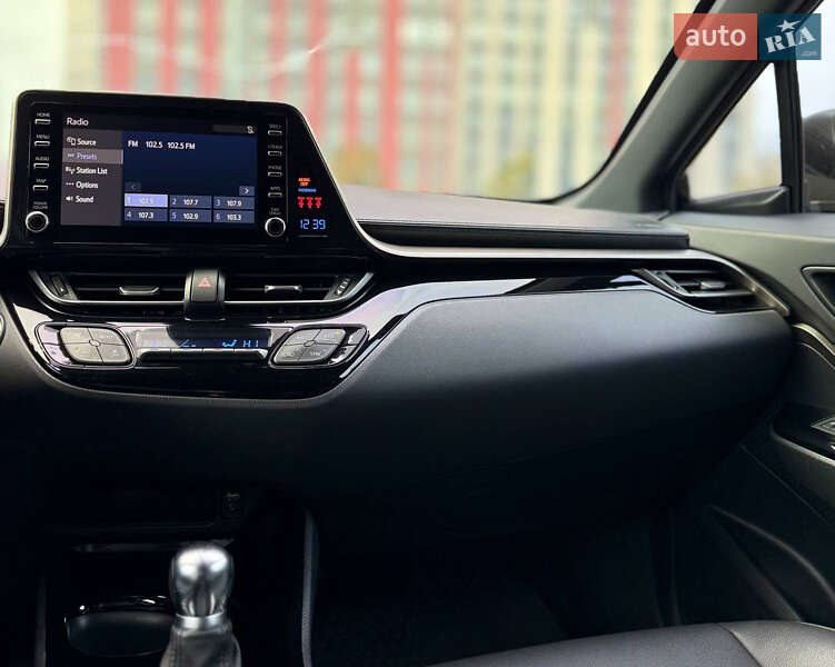 Внедорожник / Кроссовер Toyota C-HR 2019 в Киеве