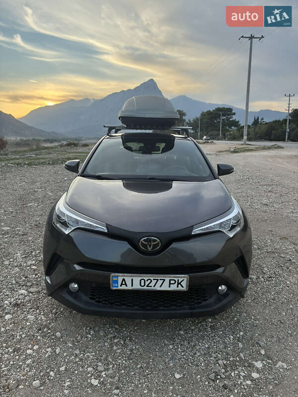 Внедорожник / Кроссовер Toyota C-HR 2019 в Киеве