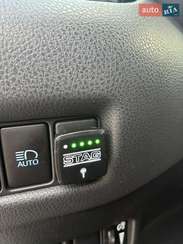 Внедорожник / Кроссовер Toyota C-HR 2019 в Киеве