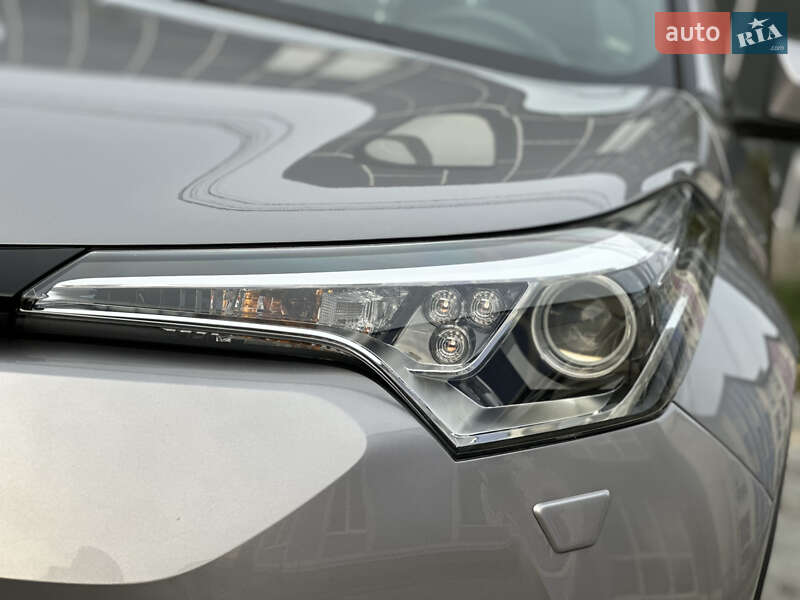 Позашляховик / Кросовер Toyota C-HR 2016 в Вінниці