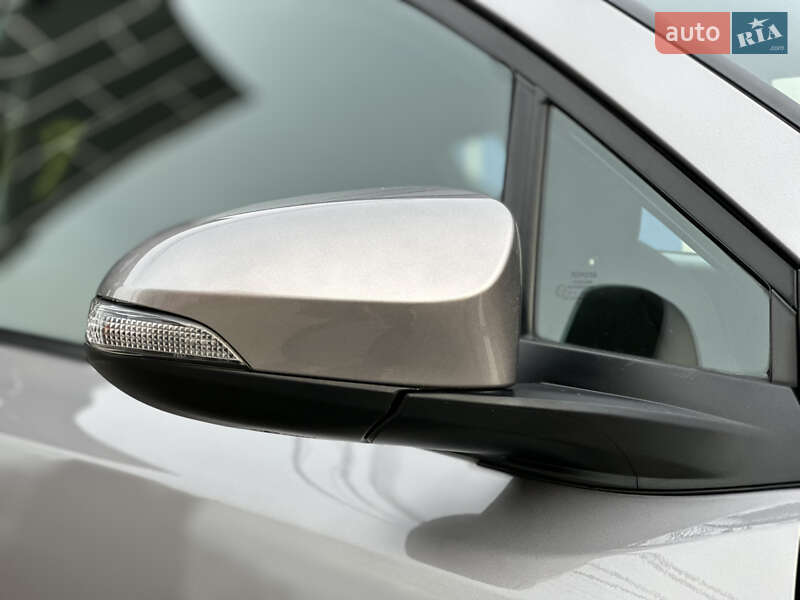 Позашляховик / Кросовер Toyota C-HR 2016 в Вінниці