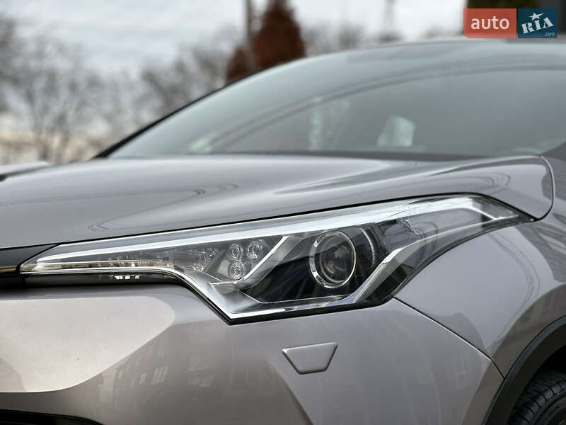 Позашляховик / Кросовер Toyota C-HR 2016 в Вінниці