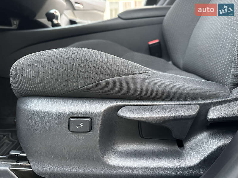 Позашляховик / Кросовер Toyota C-HR 2016 в Вінниці