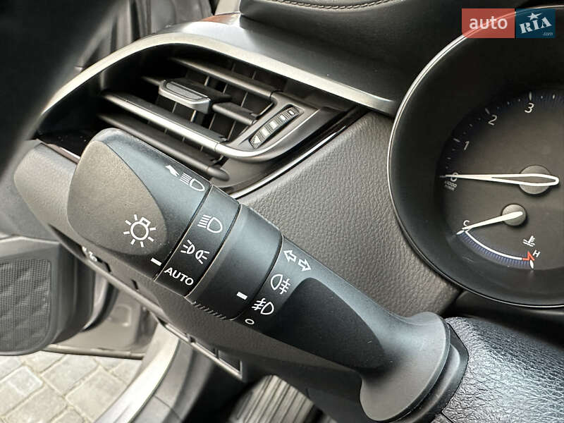 Позашляховик / Кросовер Toyota C-HR 2016 в Вінниці